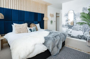 Gloucester getaway with gaming room, desk & parking